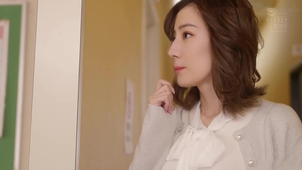 迪丽热巴饰演失恋女教师,饥渴难耐主动勾引男学生巨根安慰!